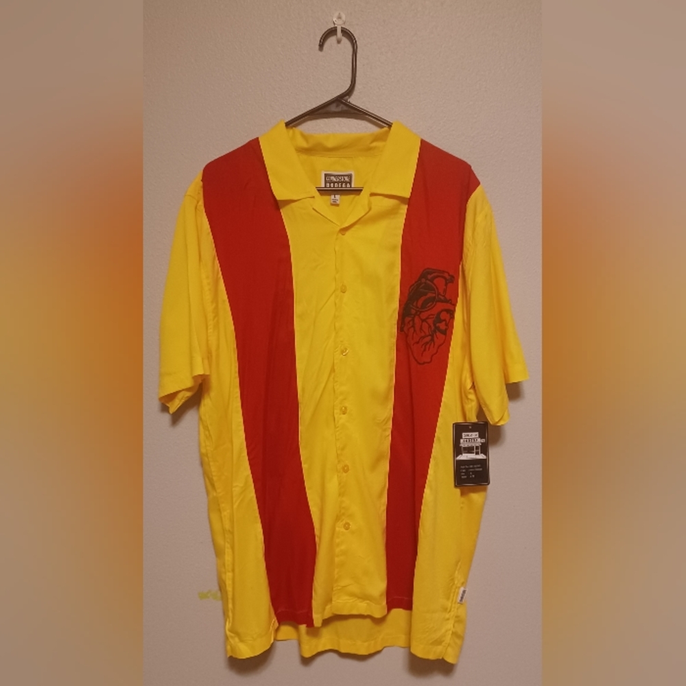 Cornerstore Bodega Men's Large Button SS Shirt Heart Grenade Print Urban NWT